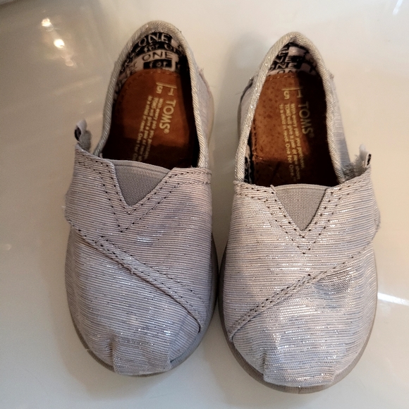 TOMS Iridescent Shoes - Picture 7 of 7